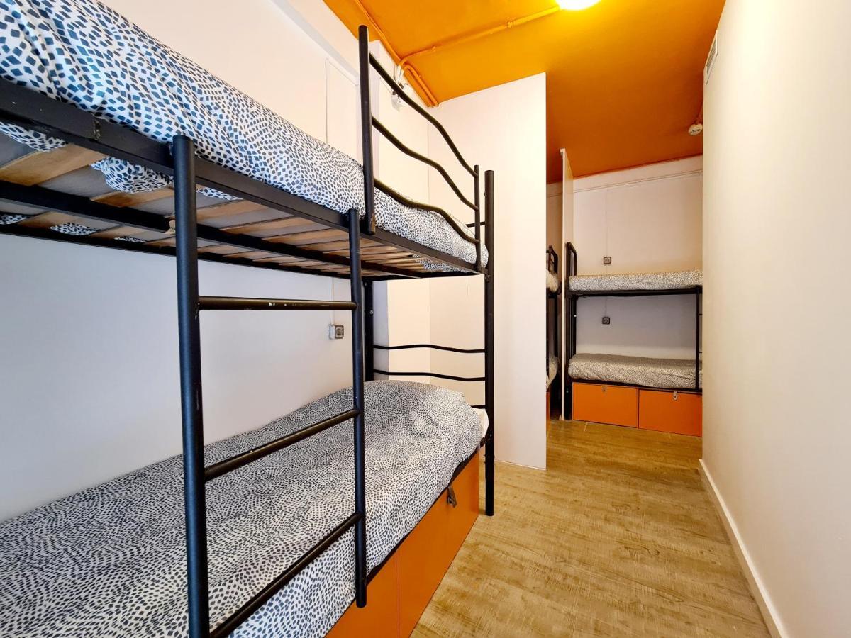 Posto Letto in Dormitorio Misto con 4 Letti